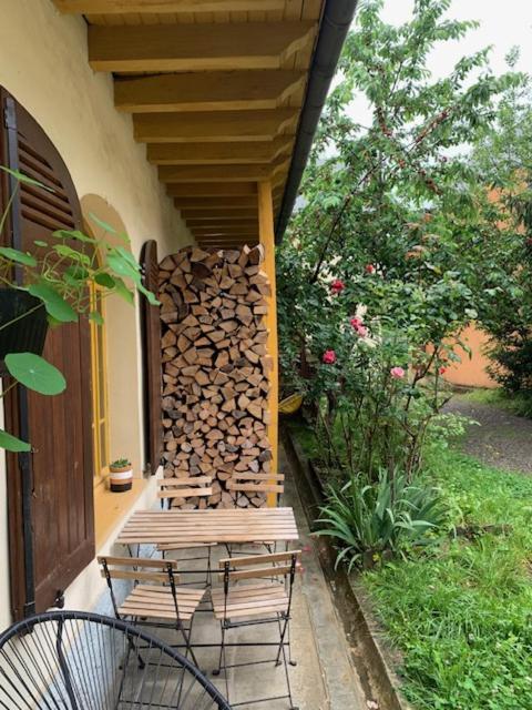 Charmant Appartement Sur Cour, Le Berlingott บาญเญอ-เดอ-บีกอร์ ภายนอก รูปภาพ